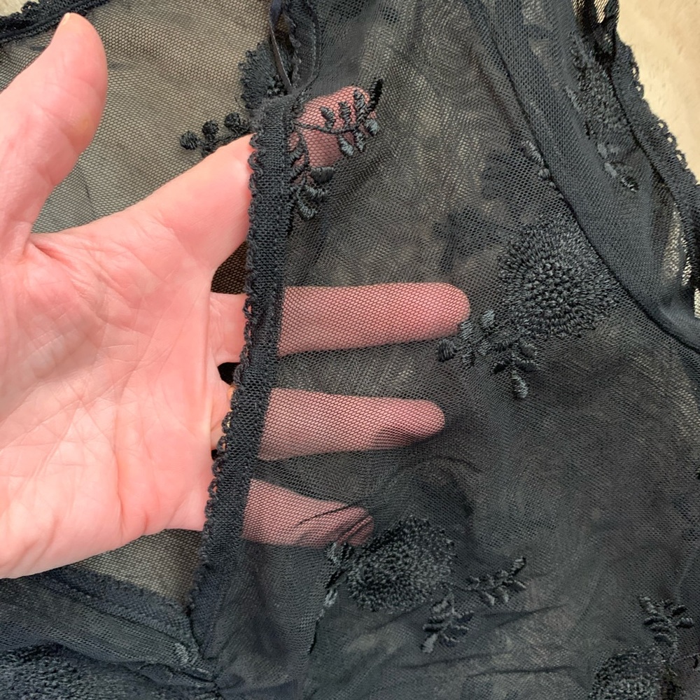 H & M short sleeve mesh lace top - Picture 6 of 6